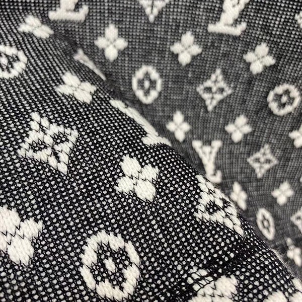 ◆チェーンがアクセント☆◆ルイヴィトン モノグラム Tシャツ コピー vuf96348